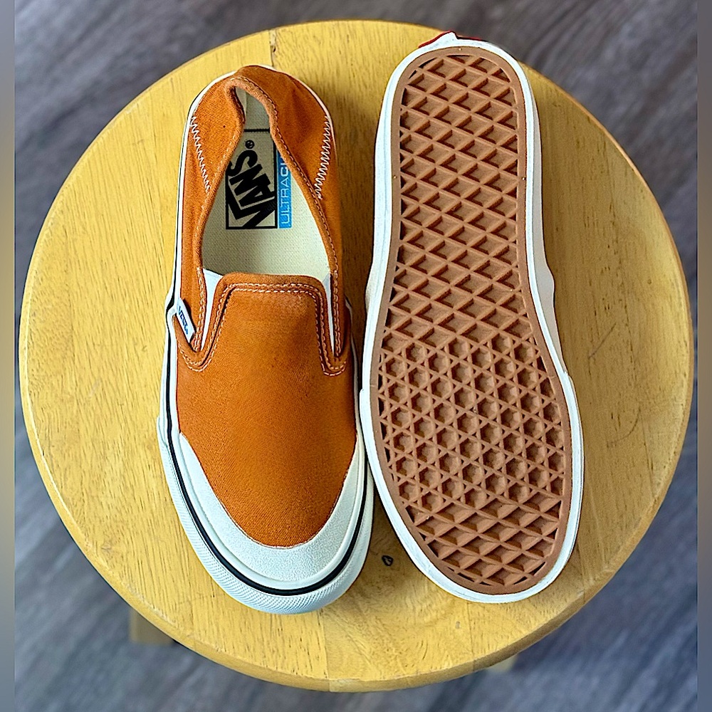 NWOB - VANS Ultracush Slip-On Pro Shoes Koi (Men’s US 6 /Women’s US 7.5 ) 500714 - Picture 2 of 7